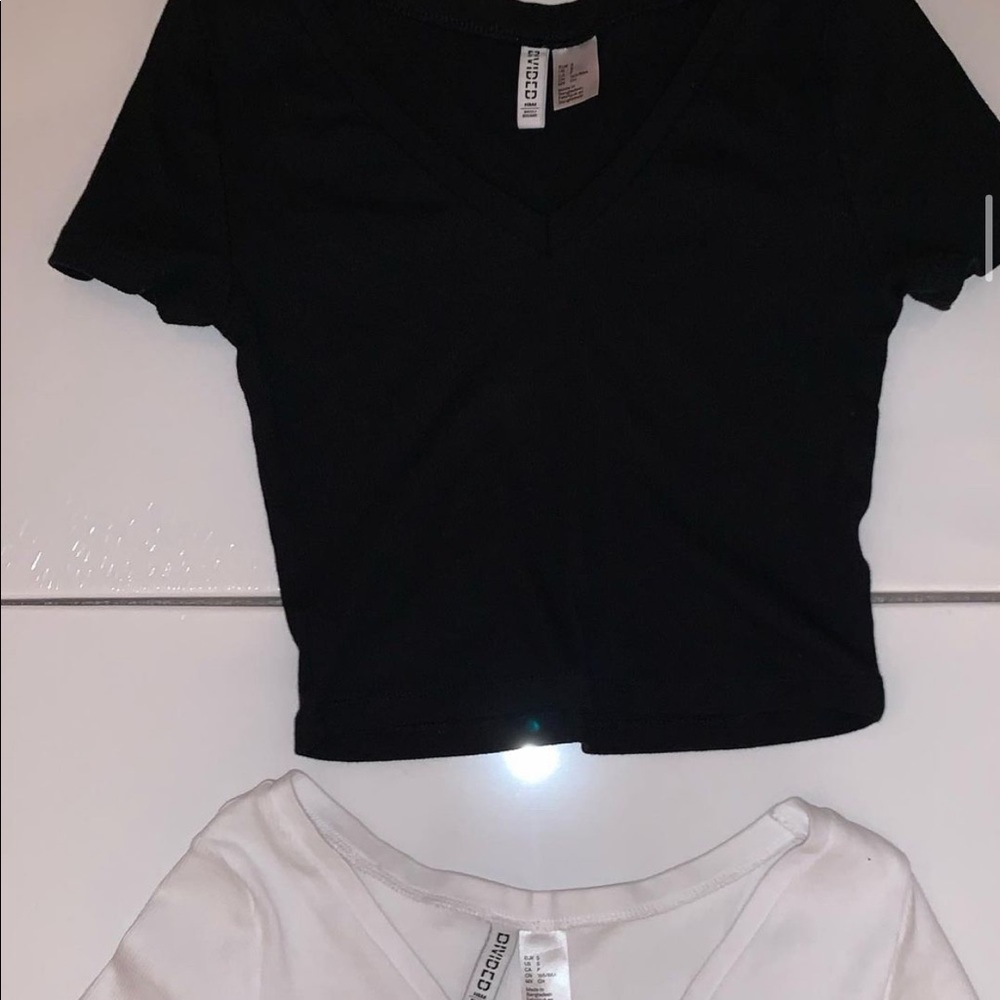 2 pack vneck tees (black & white)